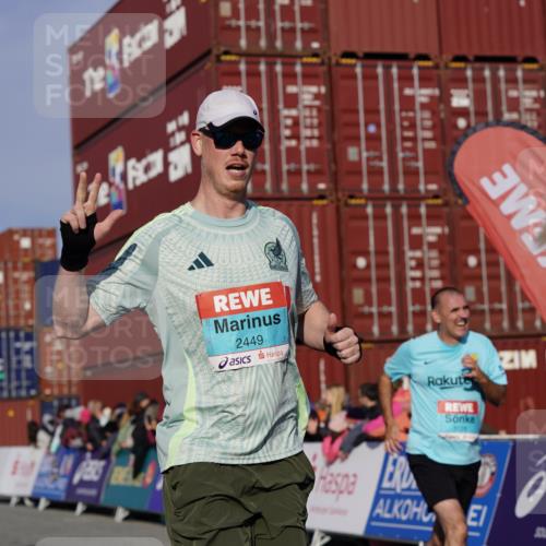 03.10.2025 - Köhlbrandbrückenlauf Michael Burmester http://msf.ph/oto/9006904 03.10.2025 10:08:42 Ziel 1451, 1506, 1525, 1555, 1566, 1567, 1858, 2449, 2731, 2734, 3128, 3189, 3380, 3738 meine-sportfotos.de