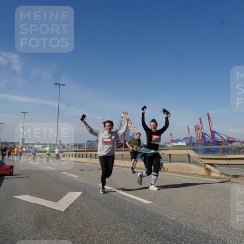 03.10.2025 - Köhlbrandbrückenlauf Matties Gatica Varas http://msf.ph/oto/9006906 03.10.2025 13:02:06 Position 2 118 meine-sportfotos.de