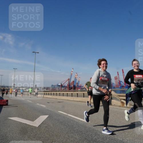 03.10.2025 - Köhlbrandbrückenlauf Matties Gatica Varas http://msf.ph/oto/9006918 03.10.2025 13:02:07 Position 2 18 meine-sportfotos.de
