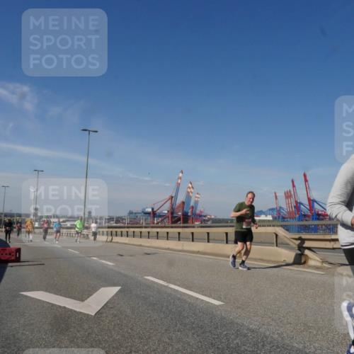 03.10.2025 - Köhlbrandbrückenlauf Matties Gatica Varas http://msf.ph/oto/9006923 03.10.2025 13:02:07 Position 2 5585, 118 meine-sportfotos.de