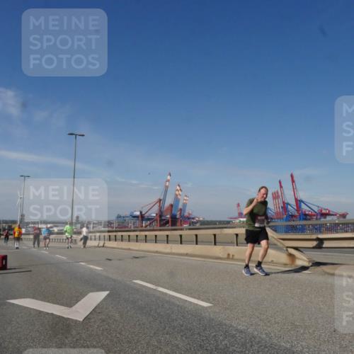 03.10.2025 - Köhlbrandbrückenlauf Matties Gatica Varas http://msf.ph/oto/9006928 03.10.2025 13:02:08 Position 2  meine-sportfotos.de