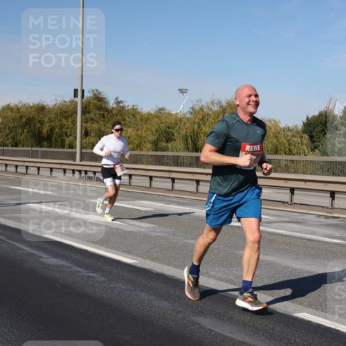 03.10.2025 - Köhlbrandbrückenlauf Julia Fischer http://msf.ph/oto/9006931 03.10.2025 12:45:36 Position 3  meine-sportfotos.de