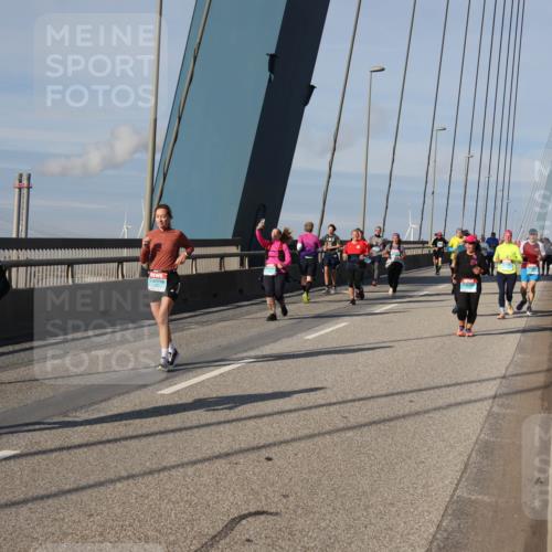 03.10.2025 - Köhlbrandbrückenlauf Julia Fischer http://msf.ph/oto/9006932 03.10.2025 09:57:53 Position 2  meine-sportfotos.de