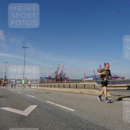 03.10.2025 - Köhlbrandbrückenlauf Matties Gatica Varas http://msf.ph/oto/9006934 03.10.2025 13:02:08 Position 2  meine-sportfotos.de