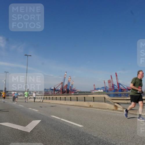 03.10.2025 - Köhlbrandbrückenlauf Matties Gatica Varas http://msf.ph/oto/9006939 03.10.2025 13:02:08 Position 2  meine-sportfotos.de