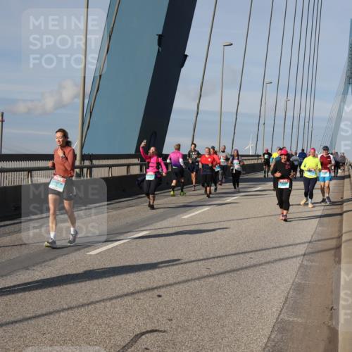03.10.2025 - Köhlbrandbrückenlauf Julia Fischer http://msf.ph/oto/9006942 03.10.2025 09:57:53 Position 2  meine-sportfotos.de