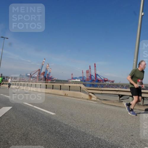 03.10.2025 - Köhlbrandbrückenlauf Matties Gatica Varas http://msf.ph/oto/9006947 03.10.2025 13:02:09 Position 2 18 meine-sportfotos.de