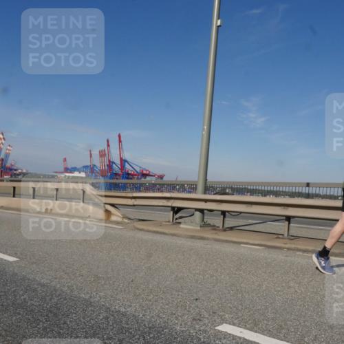 03.10.2025 - Köhlbrandbrückenlauf Matties Gatica Varas http://msf.ph/oto/9006962 03.10.2025 13:02:10 Position 2 118 meine-sportfotos.de