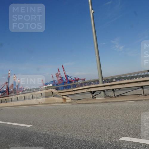 03.10.2025 - Köhlbrandbrückenlauf Matties Gatica Varas http://msf.ph/oto/9006968 03.10.2025 13:02:10 Position 2 111 meine-sportfotos.de