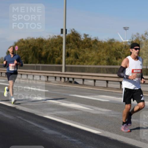 03.10.2025 - Köhlbrandbrückenlauf Julia Fischer http://msf.ph/oto/9006969 03.10.2025 12:45:43 Position 3  meine-sportfotos.de