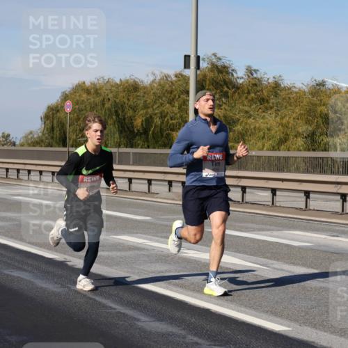 03.10.2025 - Köhlbrandbrückenlauf Julia Fischer http://msf.ph/oto/9006977 03.10.2025 12:45:44 Position 3  meine-sportfotos.de