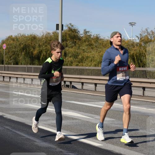 03.10.2025 - Köhlbrandbrückenlauf Julia Fischer http://msf.ph/oto/9006981 03.10.2025 12:45:45 Position 3 4518 meine-sportfotos.de