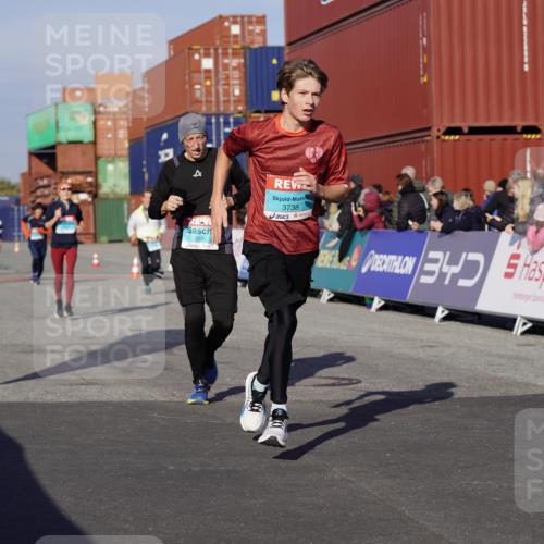 03.10.2025 - Köhlbrandbrückenlauf Michael Burmester http://msf.ph/oto/9006984 03.10.2025 10:08:47 Ziel 1364, 1367, 1451, 1555, 1670, 1858, 2449, 2805, 3128, 3380, 3738 meine-sportfotos.de