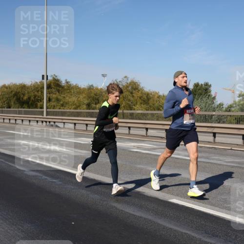 03.10.2025 - Köhlbrandbrückenlauf Julia Fischer http://msf.ph/oto/9006991 03.10.2025 12:45:46 Position 3  meine-sportfotos.de