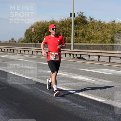 03.10.2025 - Köhlbrandbrückenlauf Julia Fischer http://msf.ph/oto/9007009 03.10.2025 12:45:53 Position 3 66 meine-sportfotos.de
