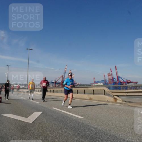 03.10.2025 - Köhlbrandbrückenlauf Matties Gatica Varas http://msf.ph/oto/9007011 03.10.2025 13:02:18 Position 2  meine-sportfotos.de