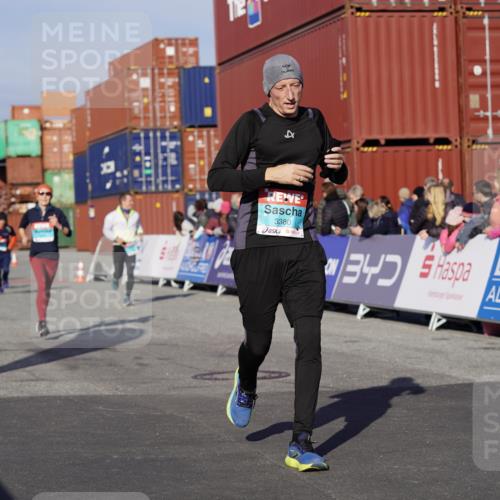 03.10.2025 - Köhlbrandbrückenlauf Michael Burmester http://msf.ph/oto/9007018 03.10.2025 10:08:48 Ziel 1364, 1367, 1451, 1670, 2449, 2805, 3128, 3380, 3738 meine-sportfotos.de