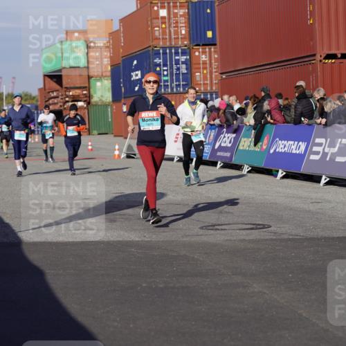 03.10.2025 - Köhlbrandbrückenlauf Michael Burmester http://msf.ph/oto/9007037 03.10.2025 10:08:49 Ziel 1364, 1367, 1451, 1670, 2805, 3280, 3380, 3738 meine-sportfotos.de
