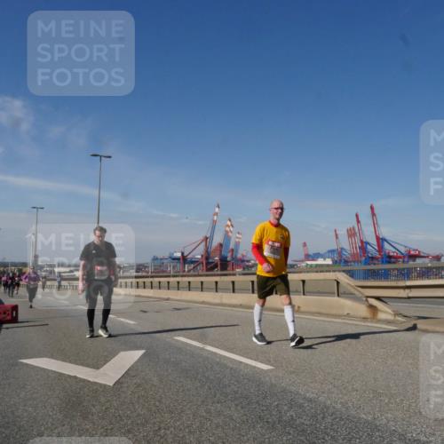 03.10.2025 - Köhlbrandbrückenlauf Matties Gatica Varas http://msf.ph/oto/9007049 03.10.2025 13:02:22 Position 2 118 meine-sportfotos.de