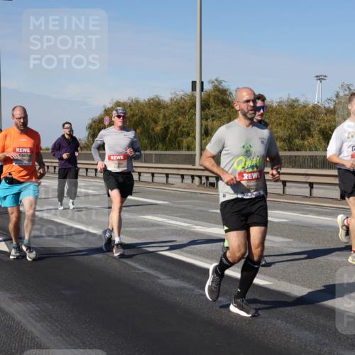 03.10.2025 - Köhlbrandbrückenlauf Julia Fischer http://msf.ph/oto/9007051 03.10.2025 12:46:01 Position 3 717, 19, 4251 meine-sportfotos.de