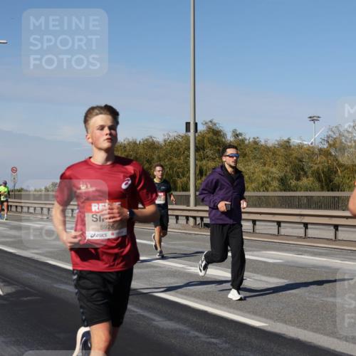 03.10.2025 - Köhlbrandbrückenlauf Julia Fischer http://msf.ph/oto/9007075 03.10.2025 12:46:03 Position 3 5926 meine-sportfotos.de