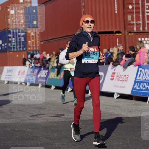 03.10.2025 - Köhlbrandbrückenlauf Michael Burmester http://msf.ph/oto/9007076 03.10.2025 10:08:50 Ziel 1364, 1367, 1451, 1670, 2805, 3280, 3380, 3738 meine-sportfotos.de