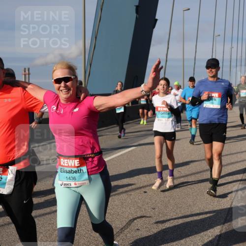 03.10.2025 - Köhlbrandbrückenlauf Julia Fischer http://msf.ph/oto/9007077 03.10.2025 09:58:26 Position 2 1552, 1436, 1653, 1652 meine-sportfotos.de