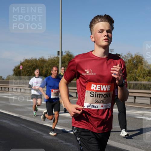 03.10.2025 - Köhlbrandbrückenlauf Julia Fischer http://msf.ph/oto/9007078 03.10.2025 12:46:03 Position 3 5926 meine-sportfotos.de