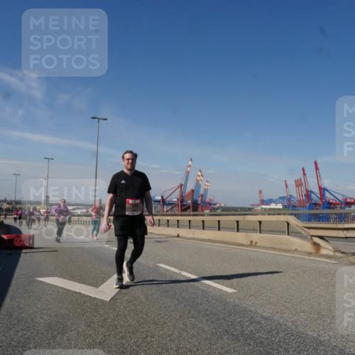 03.10.2025 - Köhlbrandbrückenlauf Matties Gatica Varas http://msf.ph/oto/9007080 03.10.2025 13:02:24 Position 2  meine-sportfotos.de