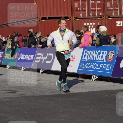 03.10.2025 - Köhlbrandbrückenlauf Michael Burmester http://msf.ph/oto/9007085 03.10.2025 10:08:51 Ziel 1200, 1364, 1367, 1670, 2805, 3280, 3380, 3738 meine-sportfotos.de