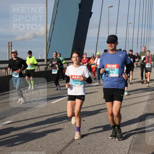 03.10.2025 - Köhlbrandbrückenlauf Julia Fischer http://msf.ph/oto/9007086 03.10.2025 09:58:26 Position 2 1653, 1652 meine-sportfotos.de
