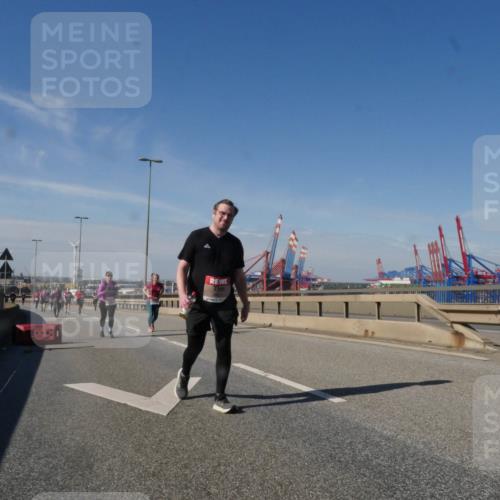 03.10.2025 - Köhlbrandbrückenlauf Matties Gatica Varas http://msf.ph/oto/9007087 03.10.2025 13:02:25 Position 2  meine-sportfotos.de