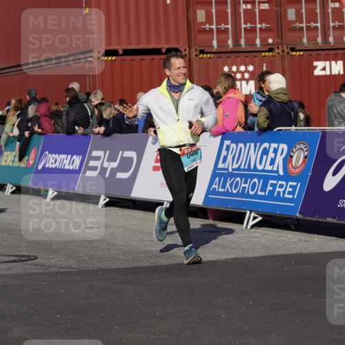 03.10.2025 - Köhlbrandbrückenlauf Michael Burmester http://msf.ph/oto/9007092 03.10.2025 10:08:51 Ziel 1200, 1364, 1367, 1670, 2805, 3280, 3380, 3738 meine-sportfotos.de