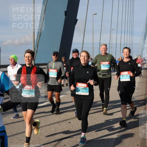 03.10.2025 - Köhlbrandbrückenlauf Julia Fischer http://msf.ph/oto/9007106 03.10.2025 09:58:30 Position 2 1440, 732, 2764, 1895 meine-sportfotos.de
