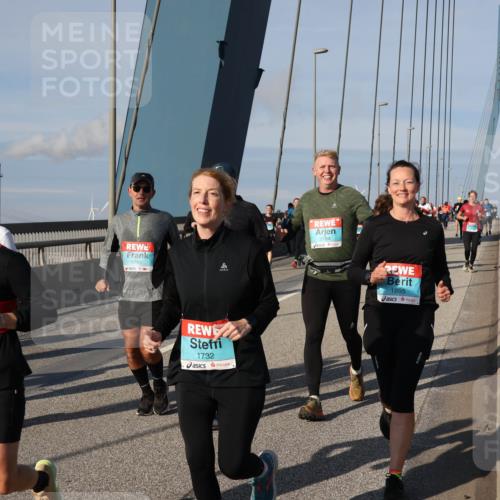 03.10.2025 - Köhlbrandbrückenlauf Julia Fischer http://msf.ph/oto/9007113 03.10.2025 09:58:30 Position 2 2783, 1440, 1732, 2784, 1895 meine-sportfotos.de
