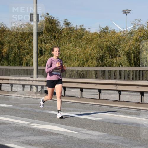 03.10.2025 - Köhlbrandbrückenlauf Julia Fischer http://msf.ph/oto/9007114 03.10.2025 12:46:20 Position 3  meine-sportfotos.de