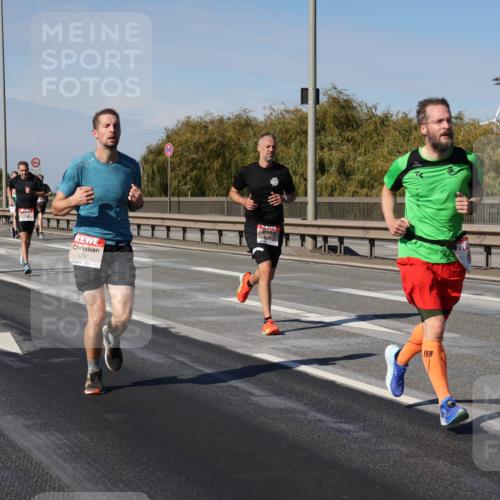 03.10.2025 - Köhlbrandbrückenlauf Julia Fischer http://msf.ph/oto/9007138 03.10.2025 12:46:23 Position 3 4241 meine-sportfotos.de