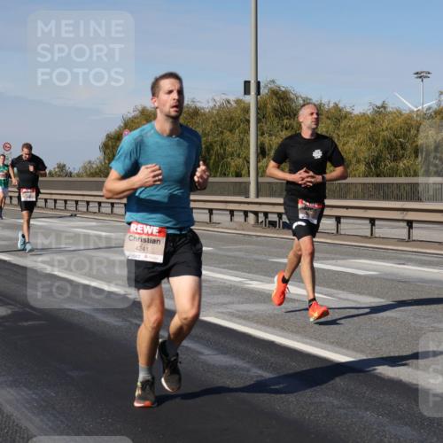 03.10.2025 - Köhlbrandbrückenlauf Julia Fischer http://msf.ph/oto/9007143 03.10.2025 12:46:23 Position 3 4241 meine-sportfotos.de