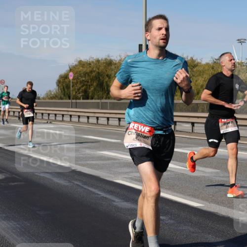 03.10.2025 - Köhlbrandbrückenlauf Julia Fischer http://msf.ph/oto/9007148 03.10.2025 12:46:24 Position 3 4241, 4368 meine-sportfotos.de