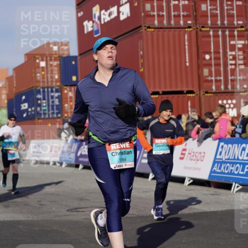 03.10.2025 - Köhlbrandbrückenlauf Michael Burmester http://msf.ph/oto/9007149 03.10.2025 10:08:54 Ziel 1200, 1294, 1364, 1367, 1670, 1673, 2805, 3280 meine-sportfotos.de