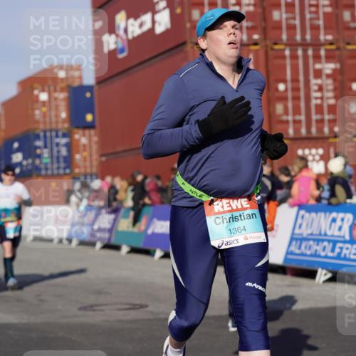 03.10.2025 - Köhlbrandbrückenlauf Michael Burmester http://msf.ph/oto/9007178 03.10.2025 10:08:54 Ziel 1200, 1294, 1364, 1367, 1670, 1673, 2805, 3280 meine-sportfotos.de