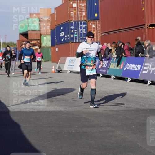 03.10.2025 - Köhlbrandbrückenlauf Michael Burmester http://msf.ph/oto/9007187 03.10.2025 10:08:55 Ziel 1200, 1294, 1355, 1364, 1367, 1670, 1673, 1902, 2560, 2805, 3280 meine-sportfotos.de