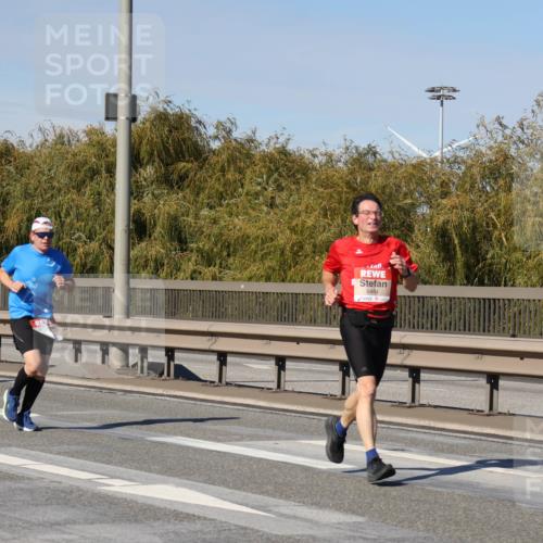 03.10.2025 - Köhlbrandbrückenlauf Julia Fischer http://msf.ph/oto/9007196 03.10.2025 12:46:34 Position 3 6484 meine-sportfotos.de