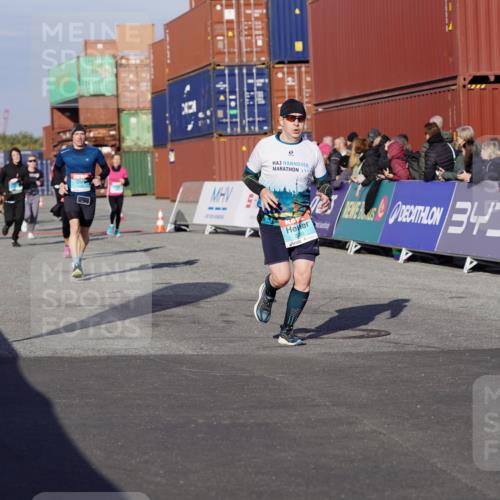 03.10.2025 - Köhlbrandbrückenlauf Michael Burmester http://msf.ph/oto/9007198 03.10.2025 10:08:55 Ziel 1200, 1294, 1355, 1364, 1367, 1670, 1673, 1902, 2560, 2805, 3280 meine-sportfotos.de