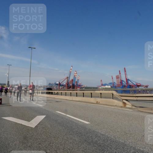 03.10.2025 - Köhlbrandbrückenlauf Matties Gatica Varas http://msf.ph/oto/9007203 03.10.2025 13:02:33 Position 2 118 meine-sportfotos.de