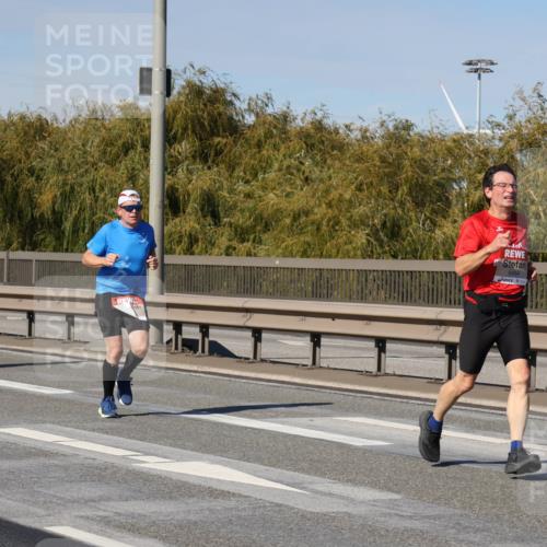 03.10.2025 - Köhlbrandbrückenlauf Julia Fischer http://msf.ph/oto/9007204 03.10.2025 12:46:34 Position 3 100, 6484 meine-sportfotos.de