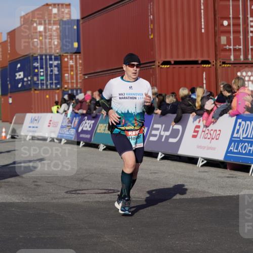 03.10.2025 - Köhlbrandbrückenlauf Michael Burmester http://msf.ph/oto/9007208 03.10.2025 10:08:56 Ziel 1200, 1294, 1355, 1364, 1367, 1673, 1902, 2560, 2805, 3009, 3280 meine-sportfotos.de