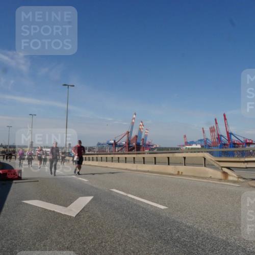 03.10.2025 - Köhlbrandbrückenlauf Matties Gatica Varas http://msf.ph/oto/9007218 03.10.2025 13:02:34 Position 2  meine-sportfotos.de