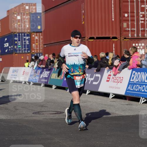 03.10.2025 - Köhlbrandbrückenlauf Michael Burmester http://msf.ph/oto/9007221 03.10.2025 10:08:56 Ziel 1200, 1294, 1355, 1364, 1367, 1673, 1902, 2560, 2805, 3009, 3280 meine-sportfotos.de