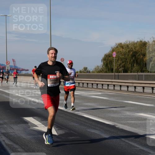 03.10.2025 - Köhlbrandbrückenlauf Julia Fischer http://msf.ph/oto/9007222 03.10.2025 12:46:37 Position 3 12, 5, 6329 meine-sportfotos.de